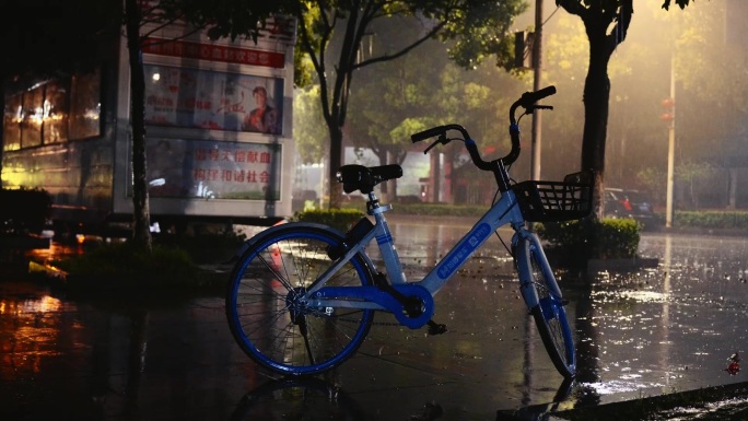 雨夜小城 下雨 晚上 夜晚 雨天