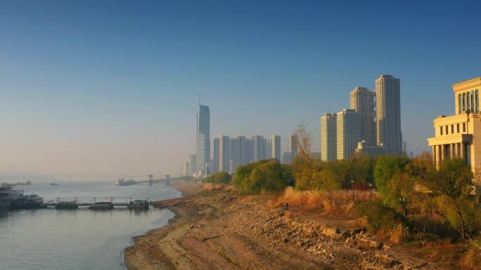 武汉 清晨的汉口江滩航拍4K