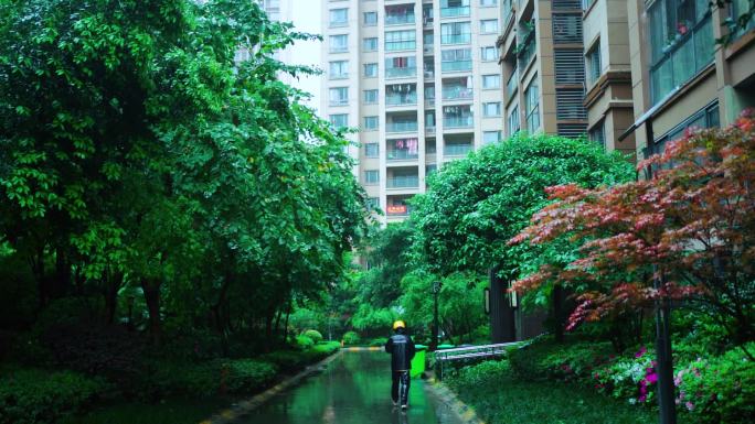 雨中外卖小哥