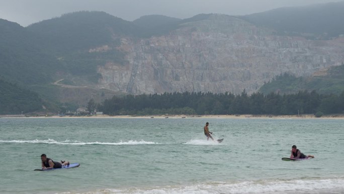 实拍蓝天白云大海三亚后海