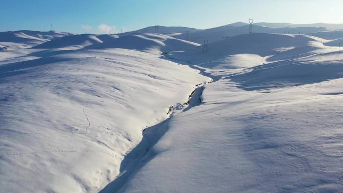 新疆可可托海雪山航拍4k