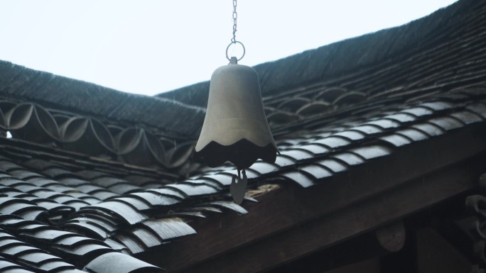 屋檐风铃吊钟屋檐雨滴意境素材怀旧老屋瓦房