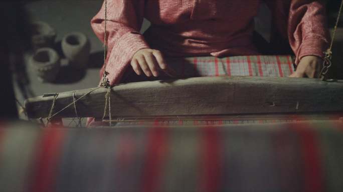 古代农家妇女纺织纺布织布梭织农耕社会01