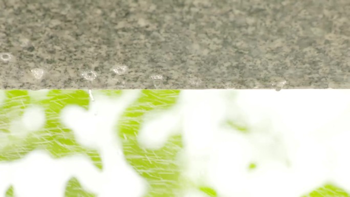 庭园屋檐雨滴夏天植物淋雨大雨暴雨唯美空镜