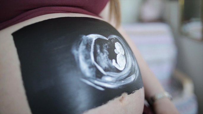 孕妇腹部艺术作品