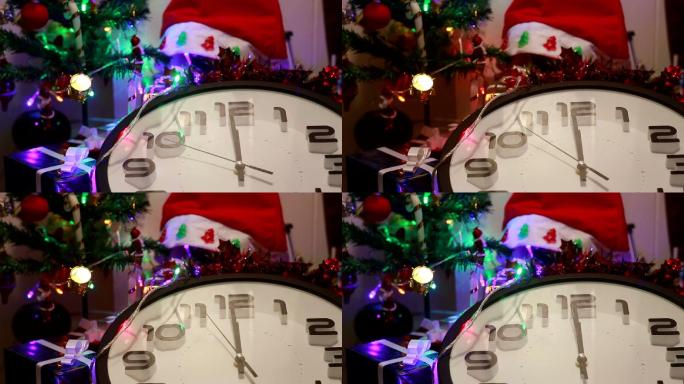 带圣诞灯的时钟钟表十二点圣诞帽
