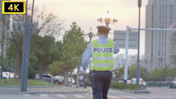 原创交通交警指挥红绿灯夕阳形象环境脚步手