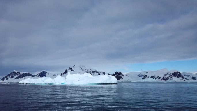 南极冰岛冰山