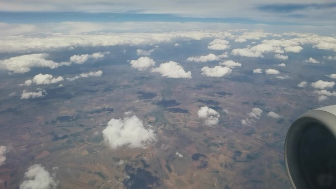 在飞机看天上的云很好看