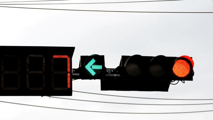 路口红灯倒计时。