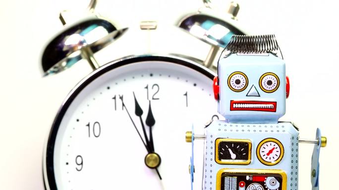 带时钟的玩具机器人