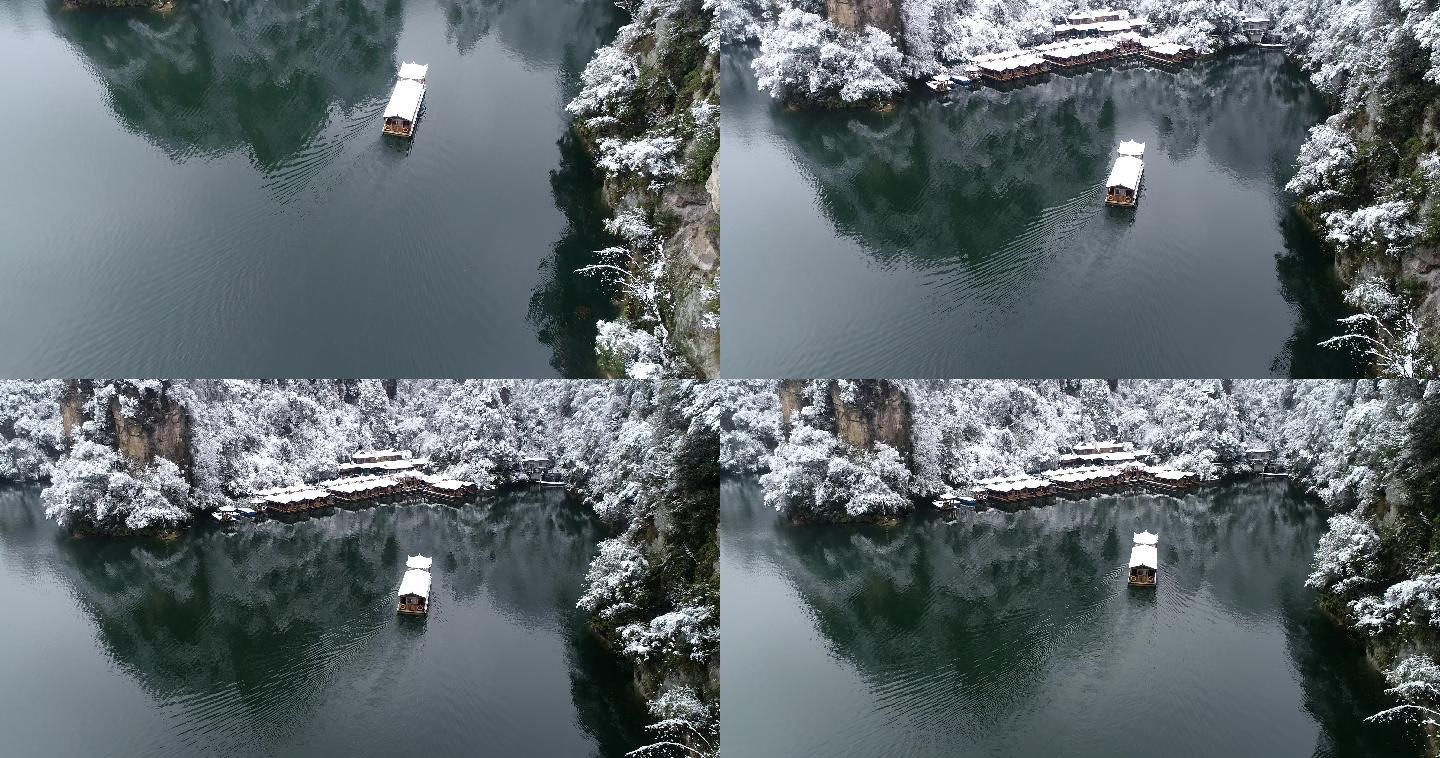 张家界宝峰湖大雪风光