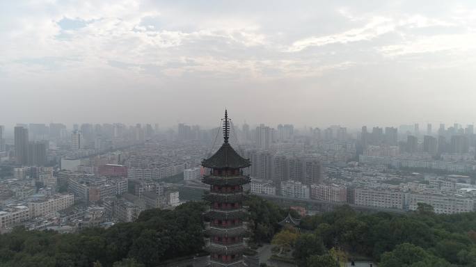 山峰 塔 宝塔 山顶 丛林 树木 城市