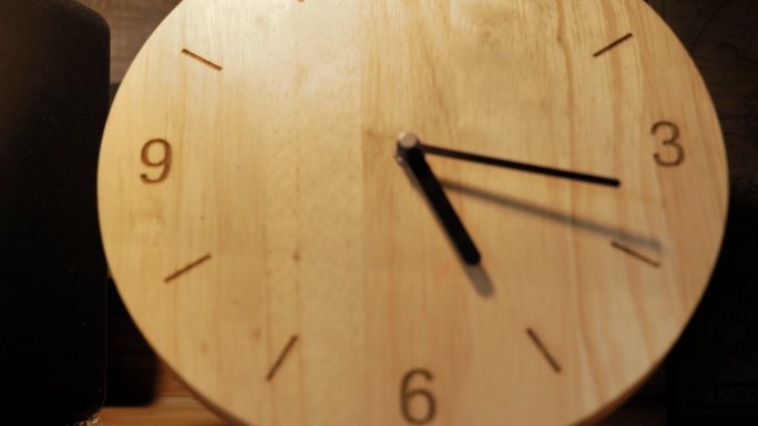 木钟特写镜头简约时钟木质钟表时间流逝