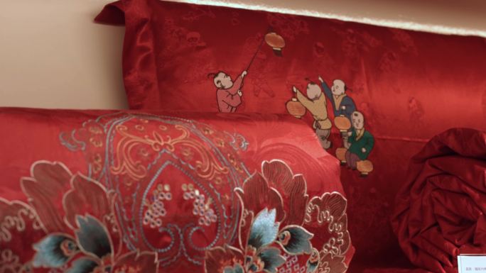 原创纺织丝绸布料床上用品红色丝绸被单