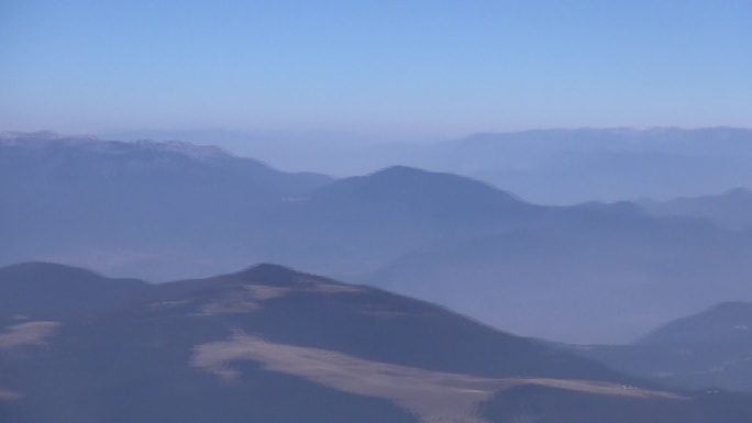 玉龙雪山山峦航拍