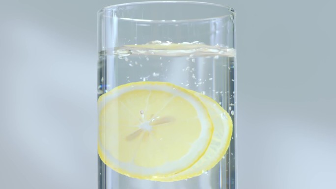 【原创】慢动作柠檬片落入水杯