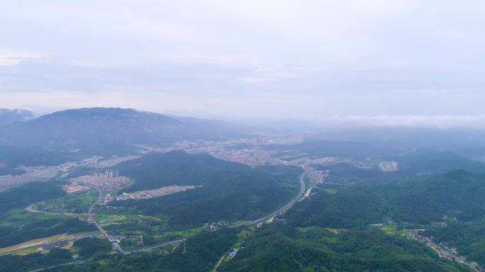 4k航拍新县大景香山湖大景