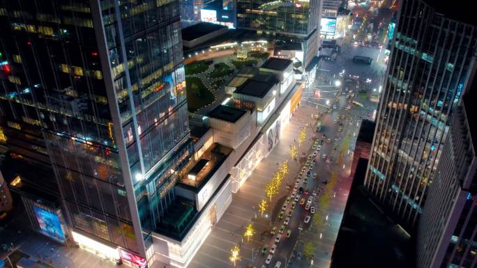 成都市中心春熙路IFS夜景航拍4K视频