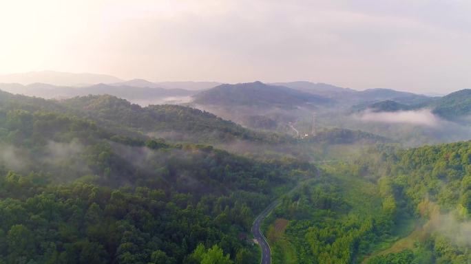 信阳大别山的早晨晨雾新县田铺大湾