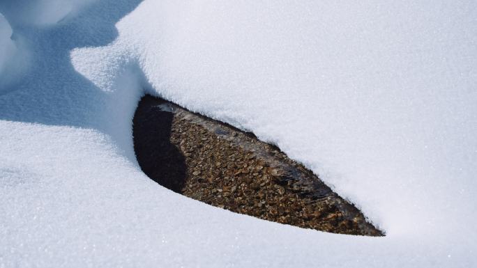 融化的溪水化雪结冰水冰雪圣诞节