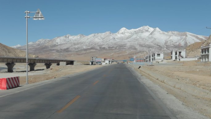 西藏 雪山戈壁滩  越野 车队 高原山路