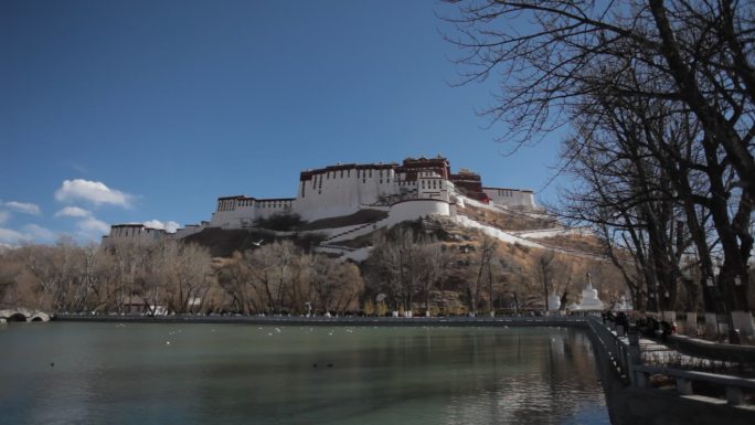 西藏 拉萨  转经筒 佛教 白塔布达拉宫