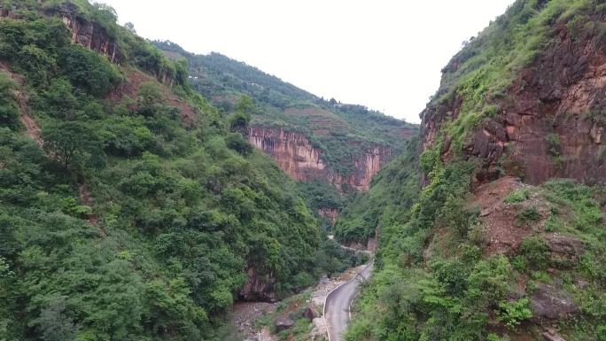 山区曲折道路