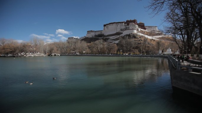 西藏 拉萨  转经筒 佛教 白塔布达拉宫