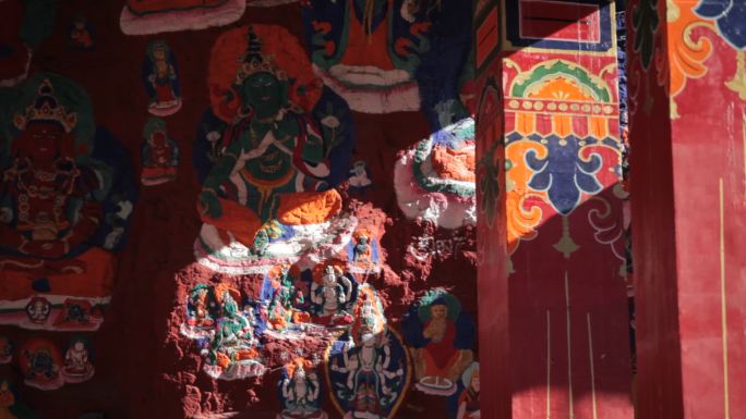 拉萨 藏族民  朝拜 转经文 藏式建筑