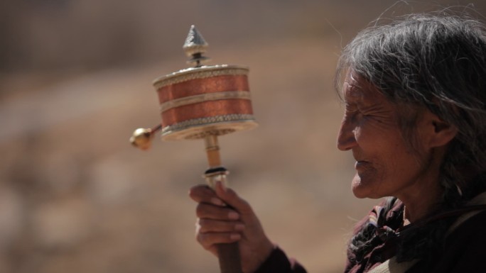 西藏民族 拉萨  转经筒 佛教  经幡