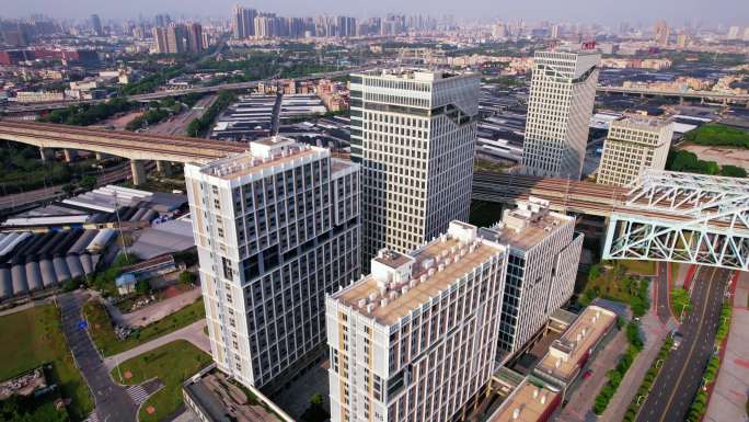 广州工业投资控股集团大楼高铁航拍