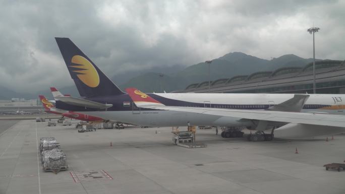 飞机起飞窗外白云降落香港和泰国机场