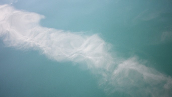 海洋背景与云反射视频素材
