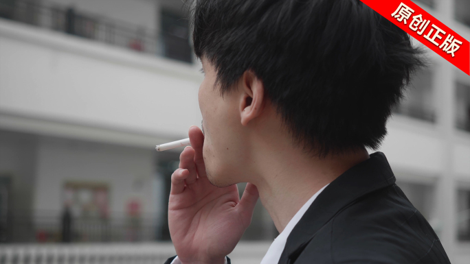 男人抽烟思考沉思释放压力
