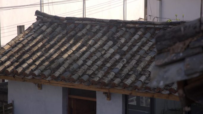 农村老房瓦片屋顶延时