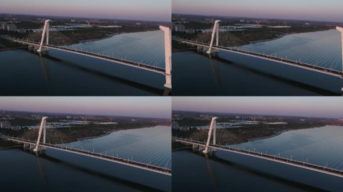 夕阳下康巴什海河大桥航拍车流