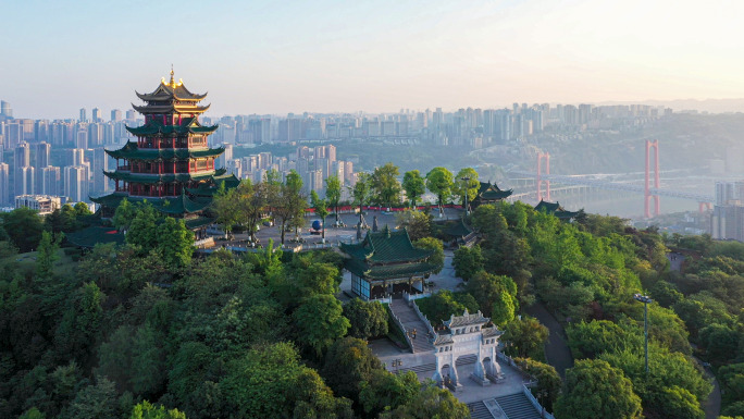 夕阳下鸿恩寺森林公园