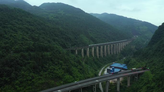 绿水 青山 道路 桥梁 隧道 高铁动车