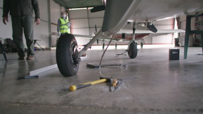 飞机修理场直升机直升飞机检修检测