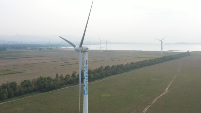 无人机近距离航拍风电场风车风力发电
