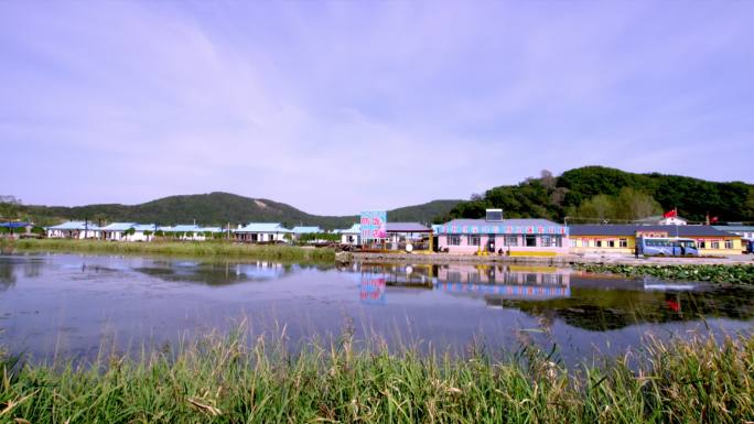 珲春风貌郊区朝鲜族住宅草地河流