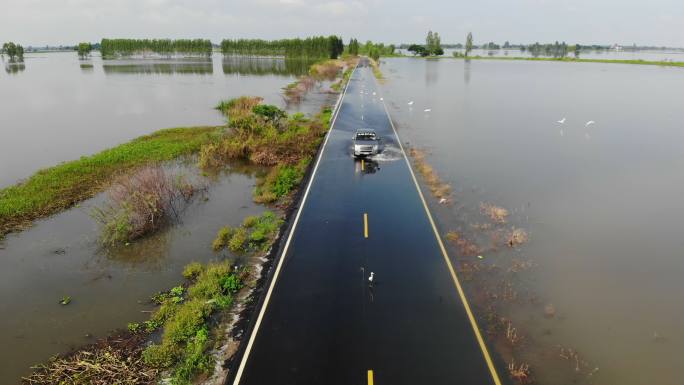 泰国公路被淹发大水汛期洪水涨水洪灾抗洪抢