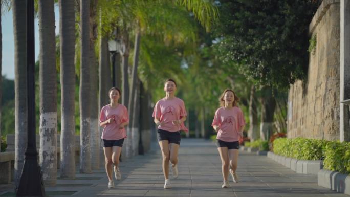 鼓浪屿跑步的女孩子