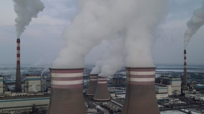 火力发电站鸟瞰图大气污染碳排放大烟囱