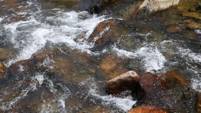 山谷溪水流淌清澈水源山泉水