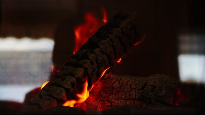燃烧的木头炭火取暖高温