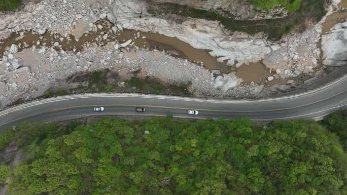 山体滑坡自然灾害航拍秦岭大岔沟口危险路段
