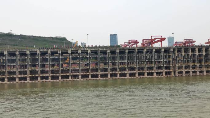 长江边货运码头