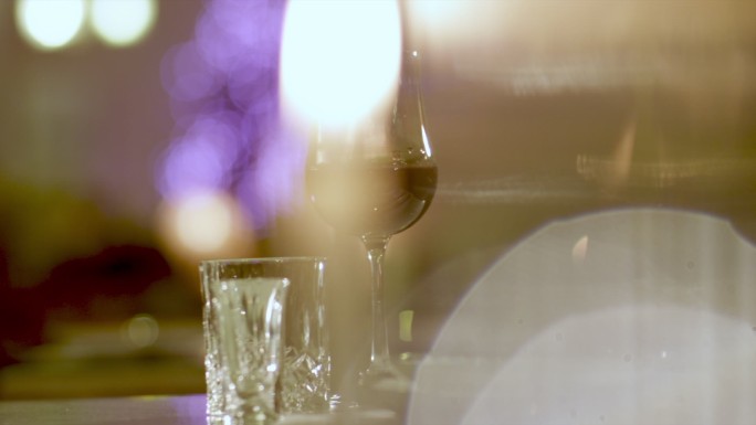 西餐厅红酒酒杯氛围灯光蜡烛